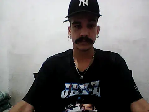 Snapshot of gatobranco001 chatting on 06-11-26, 08:06 gatobranco001 online show from 06-11-26, 08:06