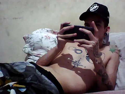 Snapshot of gatobranco001 chatting on 03-19-25, 06:03 gatobranco001 online show from 03-19-25, 06:03