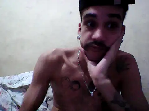 Snapshot of gatobranco001 chatting on 03-19-25, 12:12 gatobranco001 online show from 03-19-25, 12:12