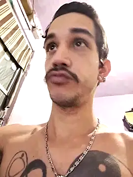 Snapshot of gatobranco001 chatting on 02-28-25, 11:01 gatobranco001 online show from 02-28-25, 11:01