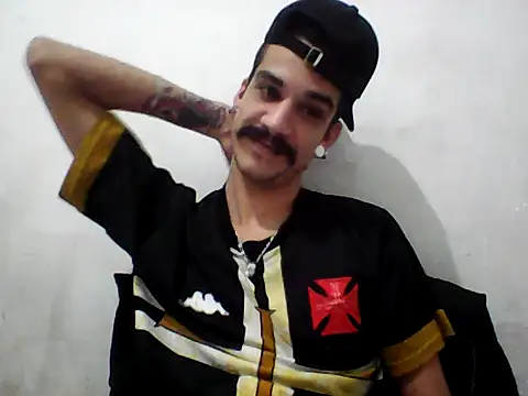 Snapshot of gatobranco001 chatting on 05-30-26, 05:51 gatobranco001 online show from 05-30-26, 05:51