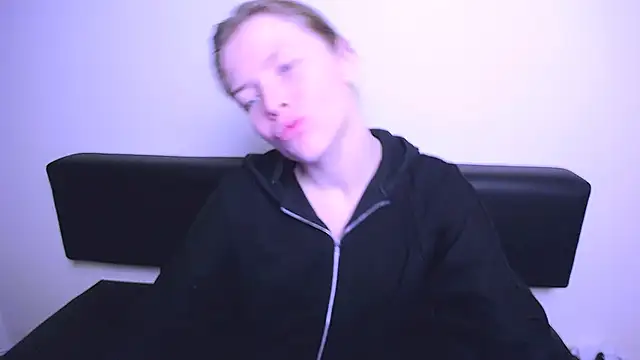 Snapshot of MissOliviaa_ chatting on 02-04-25, 01:48 MissOliviaa  online show from 02-04-25, 01:48