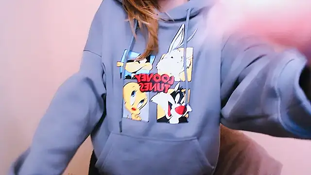 Snapshot of MissOliviaa_ chatting on 01-10-25, 04:30 MissOliviaa  online show from 01-10-25, 04:30