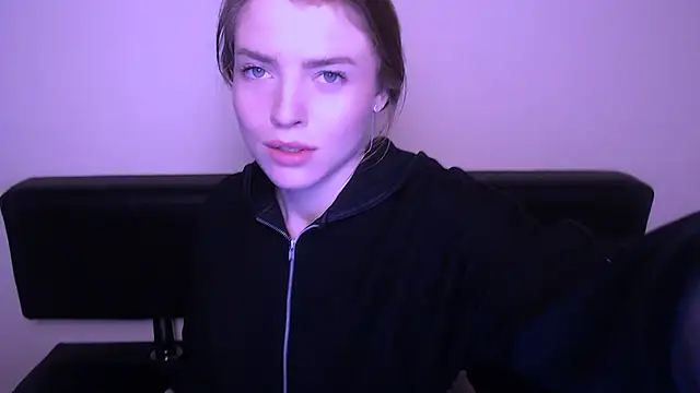 Snapshot of MissOliviaa_ chatting on 02-02-25, 01:30 MissOliviaa  online show from 02-02-25, 01:30