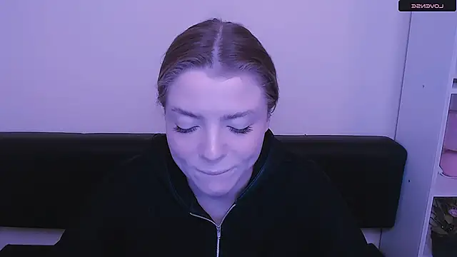 Snapshot of MissOliviaa_ chatting on 12-30-24, 07:37 MissOliviaa  online show from 12-30-24, 07:37