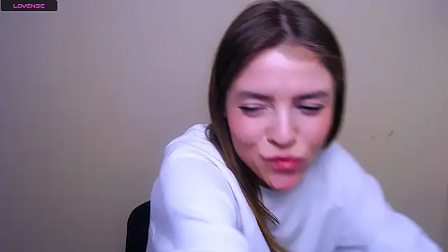 Snapshot of MissOliviaa_ chatting on 02-26-25, 10:49 MissOliviaa  online show from 02-26-25, 10:49