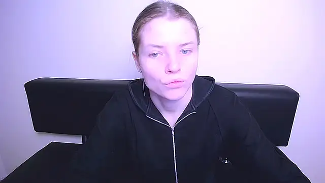 Snapshot of MissOliviaa_ chatting on 02-04-25, 09:49 MissOliviaa  online show from 02-04-25, 09:49