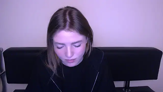 Snapshot of MissOliviaa_ chatting on 02-19-25, 01:28 MissOliviaa  online show from 02-19-25, 01:28