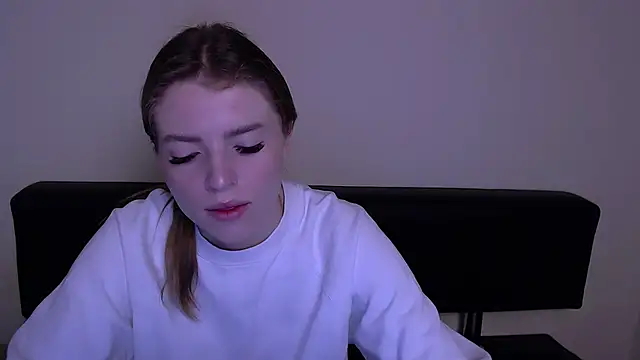 Snapshot of MissOliviaa_ chatting on 03-05-25, 09:05 MissOliviaa  online show from 03-05-25, 09:05