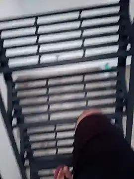 Snapshot of nick05inch chatting on 10-11-25, 12:39 nick05inch online show from 10-11-25, 12:39