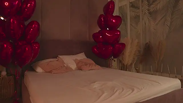 Smiley Mia online show from 02-13-26, 05:07