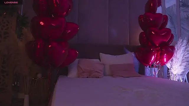 Smiley Mia online show from 02-16-26, 05:06