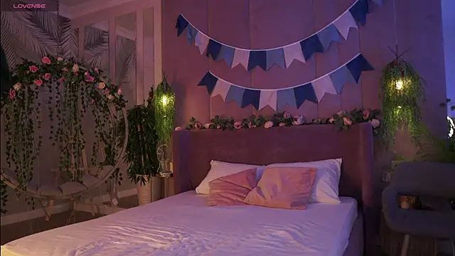 Smiley Mia online show from 09-29-25, 05:03