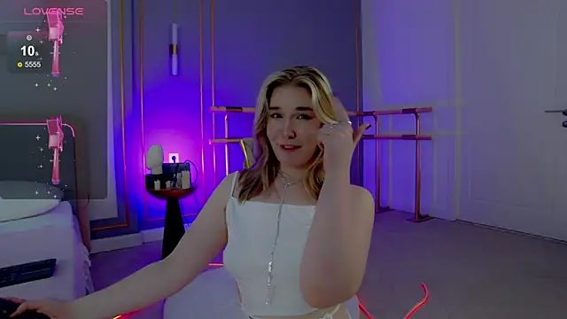 Smiley Mia online show from 03-22-25, 08:40