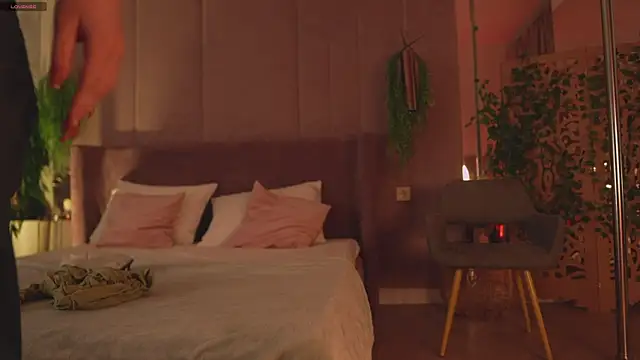 Smiley Mia online show from 11-12-25, 05:11