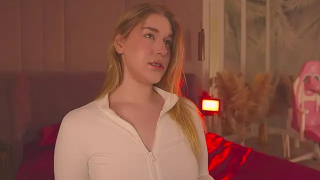 Smiley Mia online show from 03-31-26, 05:20