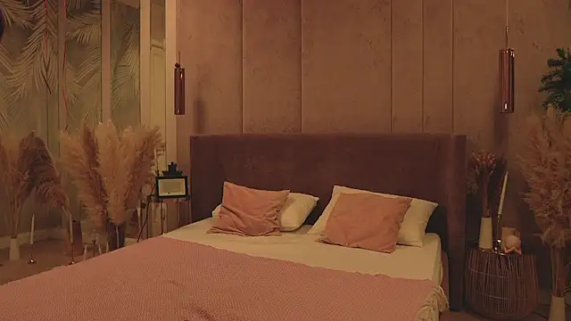 Smiley Mia online show from 03-04-26, 05:04