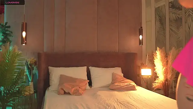 Smiley Mia online show from 03-11-26, 05:34