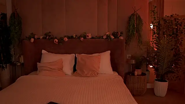 Smiley Mia online show from 09-18-25, 05:10