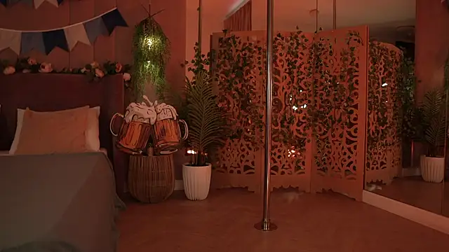 Smiley Mia online show from 10-01-25, 05:34