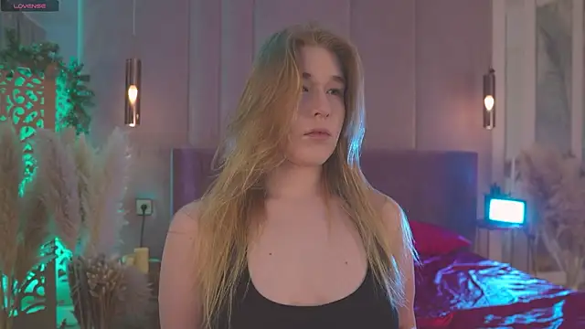 Smiley Mia online show from 03-30-26, 05:09