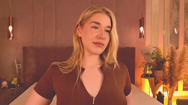 Snapshot of Smiley_Mia chatting on 06-29-26, 06:29 Smiley Mia online show from 06-29-26, 06:29