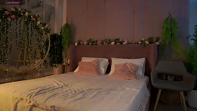 Smiley Mia online show from 09-26-25, 05:03