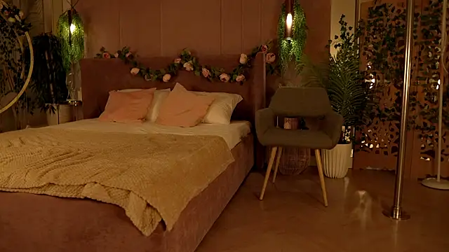 Smiley Mia online show from 10-11-25, 05:08