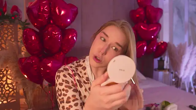 Smiley Mia online show from 02-21-26, 05:09