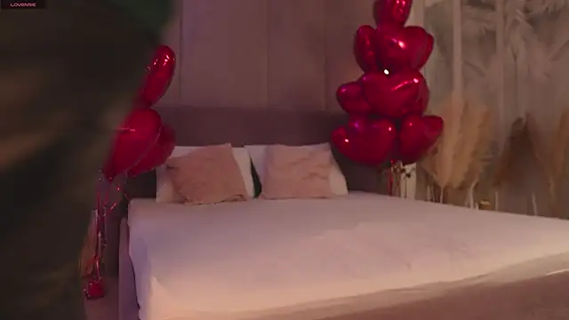 Smiley Mia online show from 02-14-26, 05:07