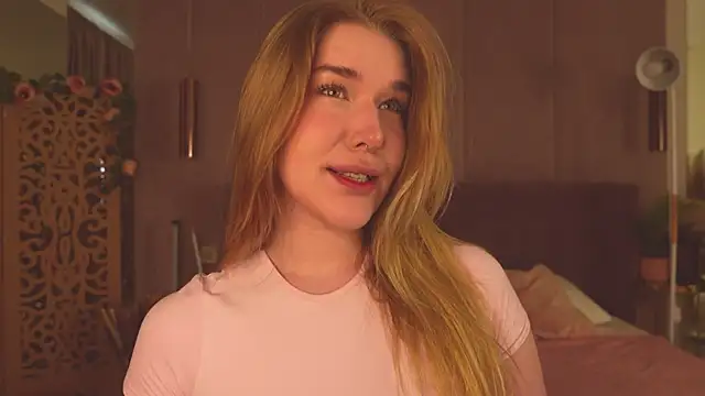 Snapshot of Smiley_Mia chatting on 05-27-26, 05:37 Smiley Mia online show from 05-27-26, 05:37