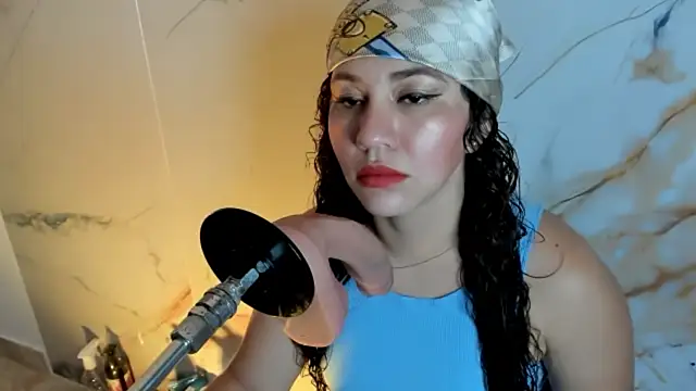 hade cute online show from 12-20-25, 04:54