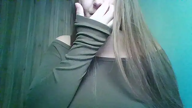 Snapshot of Evasapples chatting on 06-14-26, 02:18 Evasapples online show from 06-14-26, 02:18