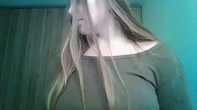 Snapshot of Evasapples chatting on 06-19-26, 08:36 Evasapples online show from 06-19-26, 08:36