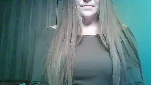 Snapshot of Evasapples chatting on 06-12-26, 01:53 Evasapples online show from 06-12-26, 01:53