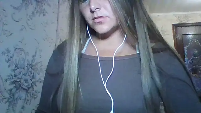 Snapshot of Evasapples chatting on 07-19-26, 03:53 Evasapples online show from 07-19-26, 03:53