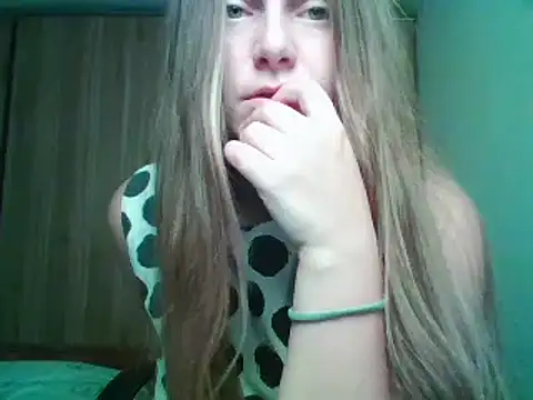 Evasapples online show from 10-26-25, 08:37