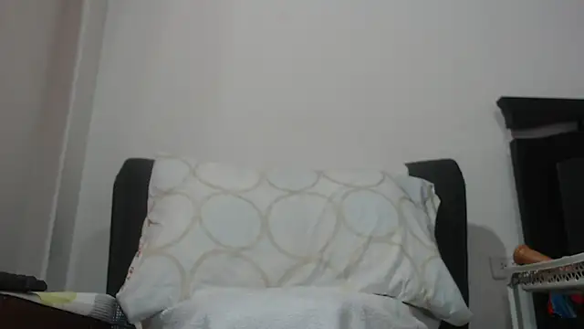 Snapshot of Lizz_xxxx chatting on 07-23-26, 05:53 Lizz xxxx online show from 07-23-26, 05:53