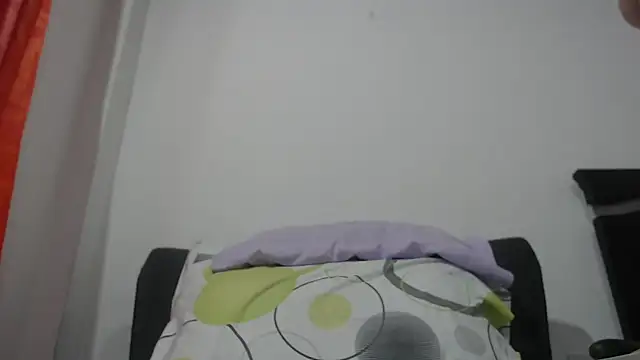 Snapshot of Lizz_xxxx chatting on 05-05-26, 06:22 Lizz xxxx online show from 05-05-26, 06:22