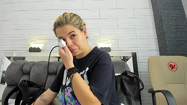 dorothy vegga online show from 12-17-25, 03:55