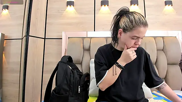 dorothy vegga online show from 12-19-25, 03:43