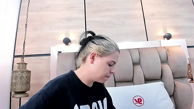 dorothy vegga online show from 04-07-26, 03:52