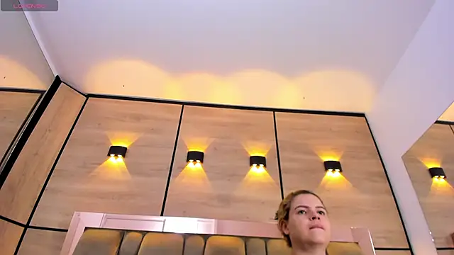 dorothy vegga online show from 11-17-25, 04:38