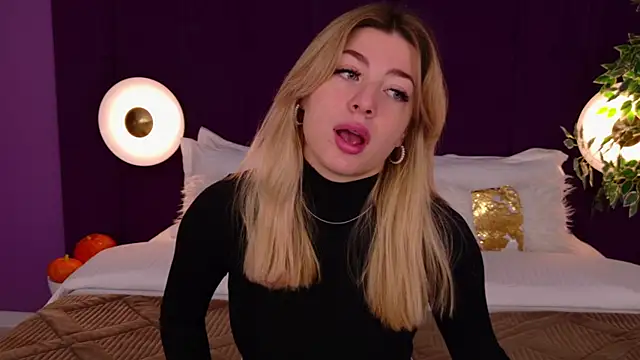 HelenaMorgan online show from 10-15-25, 03:05