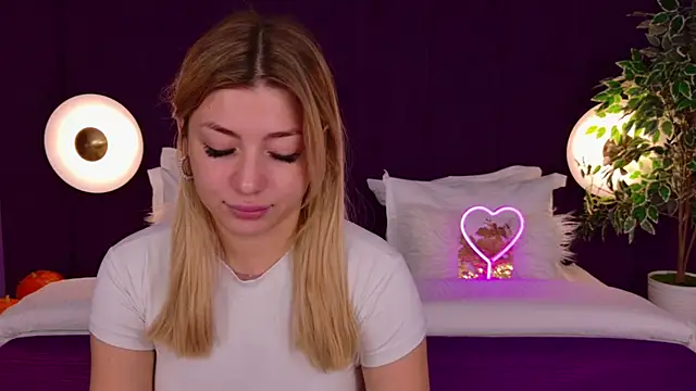 HelenaMorgan online show from 10-18-25, 03:08
