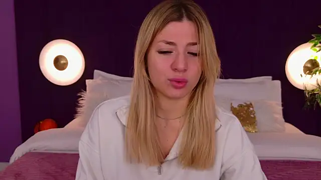 HelenaMorgan online show from 10-21-25, 03:06