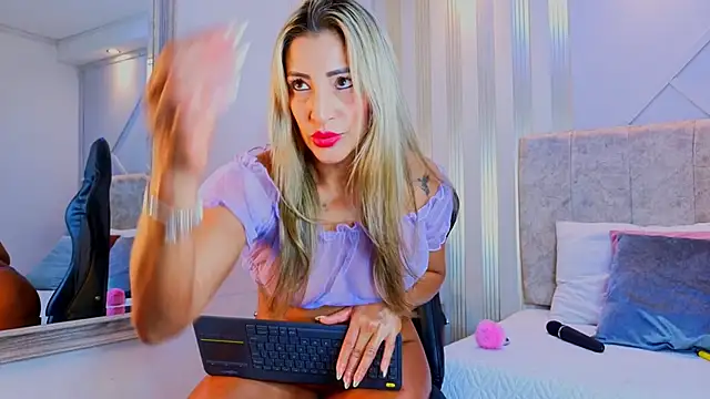 Tayra Pradit online show from 04-14-26, 07:52