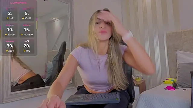 Tayra Pradit online show from 12-16-25, 01:48