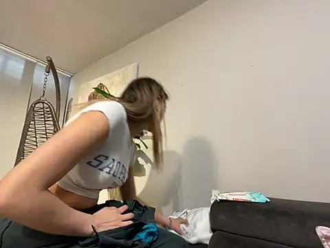 Snapshot of aliisonn_parker26 chatting on 03-05-25, 07:06 aliisonn parker26 online show from 03-05-25, 07:06