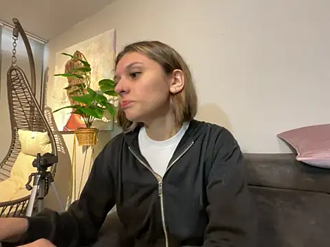 Snapshot of aliisonn_parker26 chatting on 03-06-25, 07:43 aliisonn parker26 online show from 03-06-25, 07:43